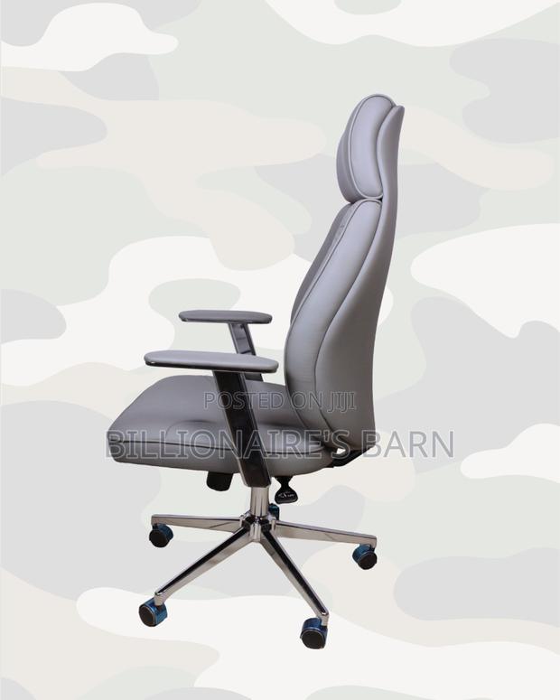 Modern Grey Executive Leather Office Chair — Smooth-rolling Mobility - main view