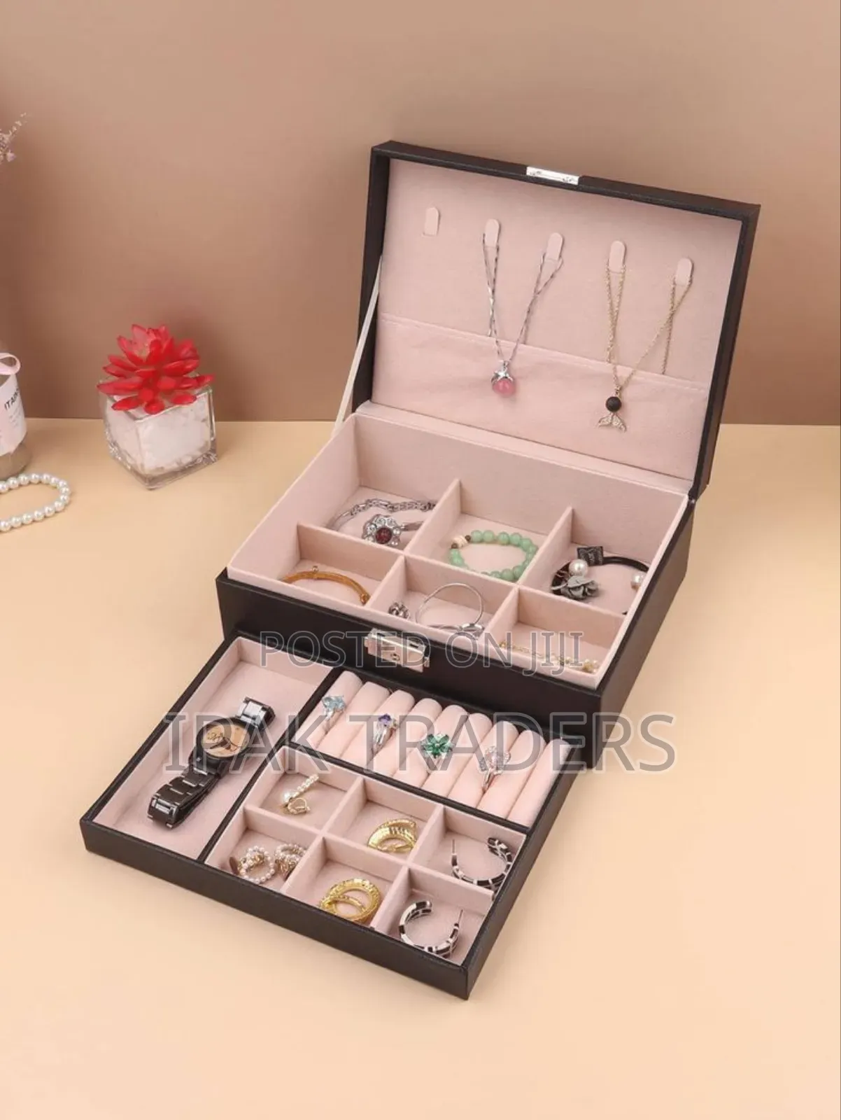 *Exquisite Large Capacity Travel Jewelry Bag / Jewelry Organizer*
