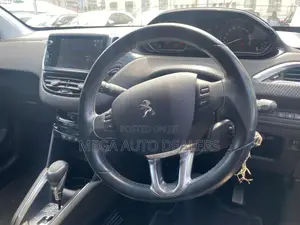 Peugeot 208 2018 Red