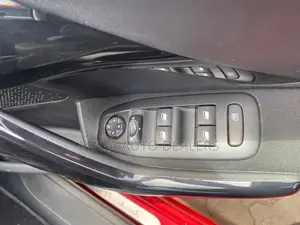 Peugeot 208 2018 Red
