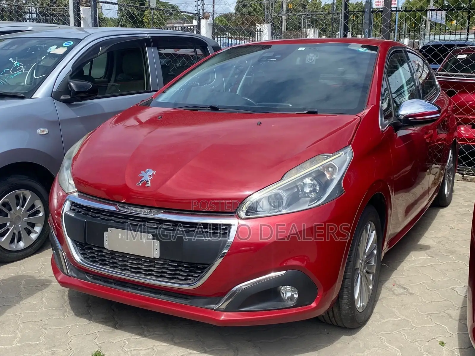 Peugeot 208 2018 Red