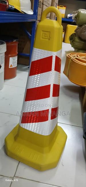 Cones/Reflective Barrier Cones - thumbnail 2