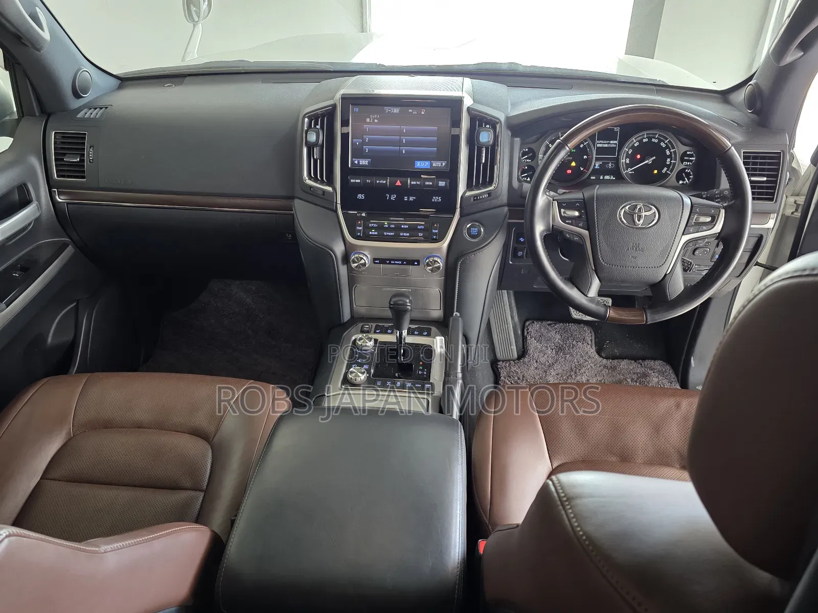 Toyota Land Cruiser 4.6 V8 ZX 2018 Off white