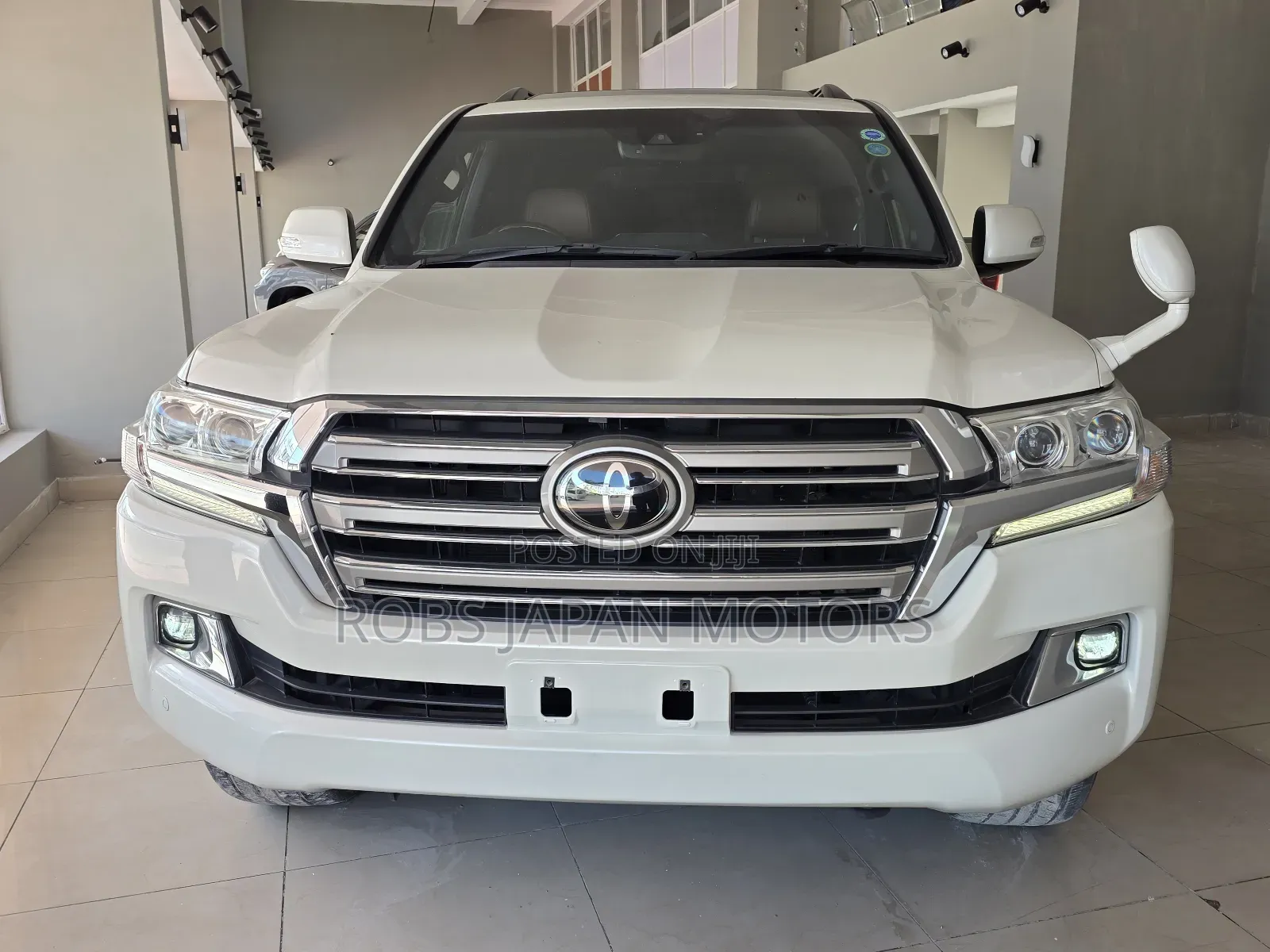 Toyota Land Cruiser 4.6 V8 ZX 2018 Off white