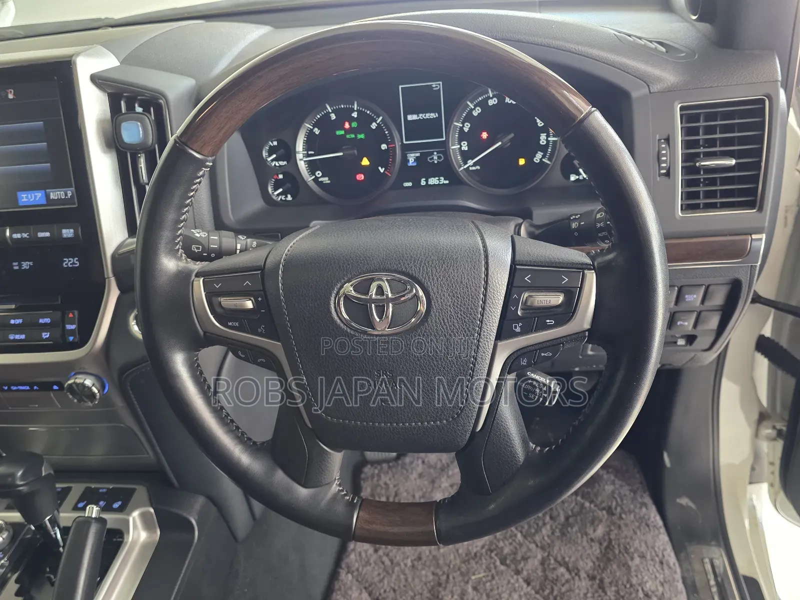 Toyota Land Cruiser 4.6 V8 ZX 2018 Off white