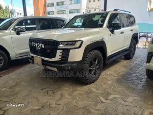 New Toyota Land Cruiser LC300 2023 White