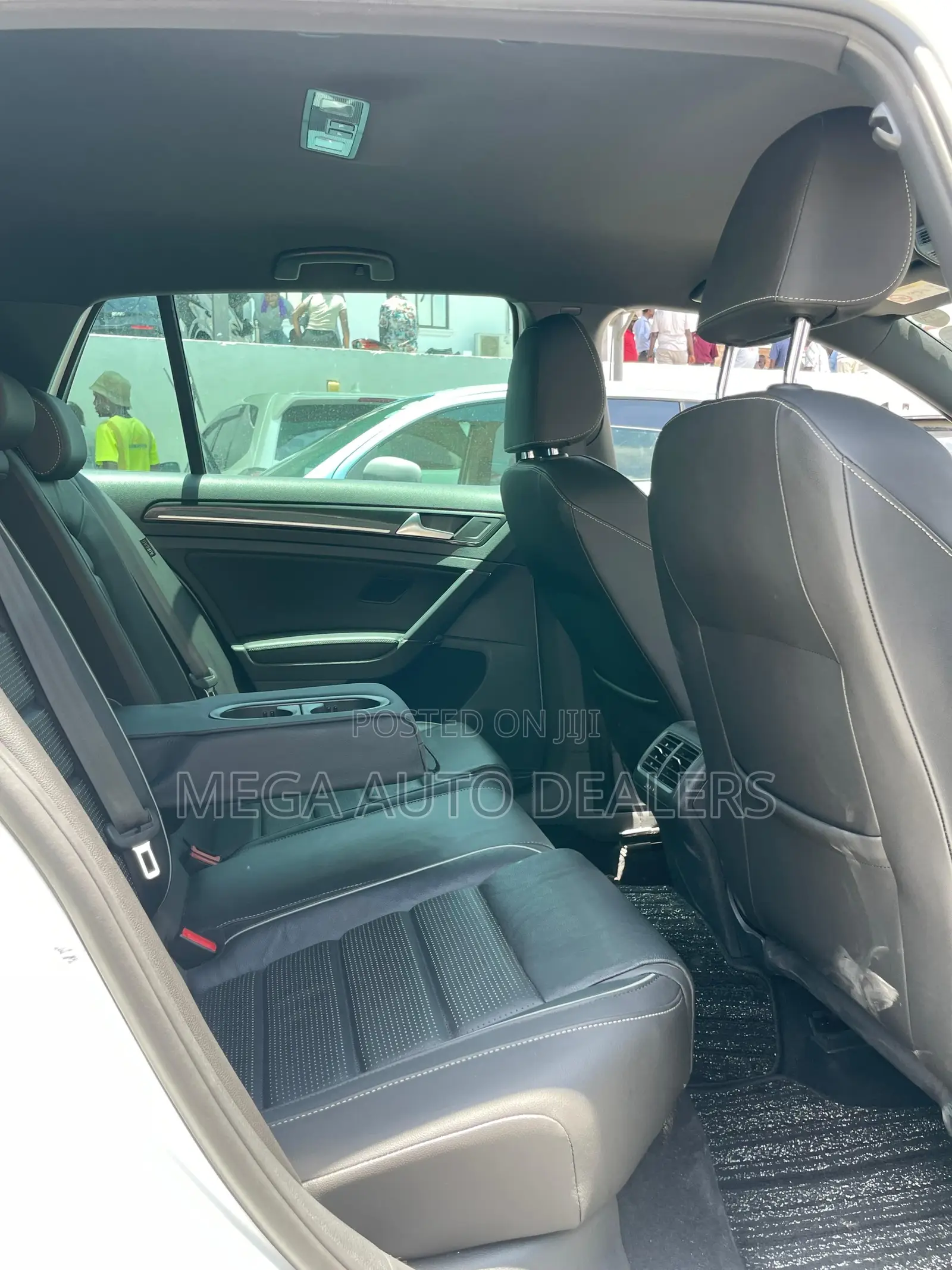 Volkswagen Golf R 4-Door w/DCC & Navigation 2019 White