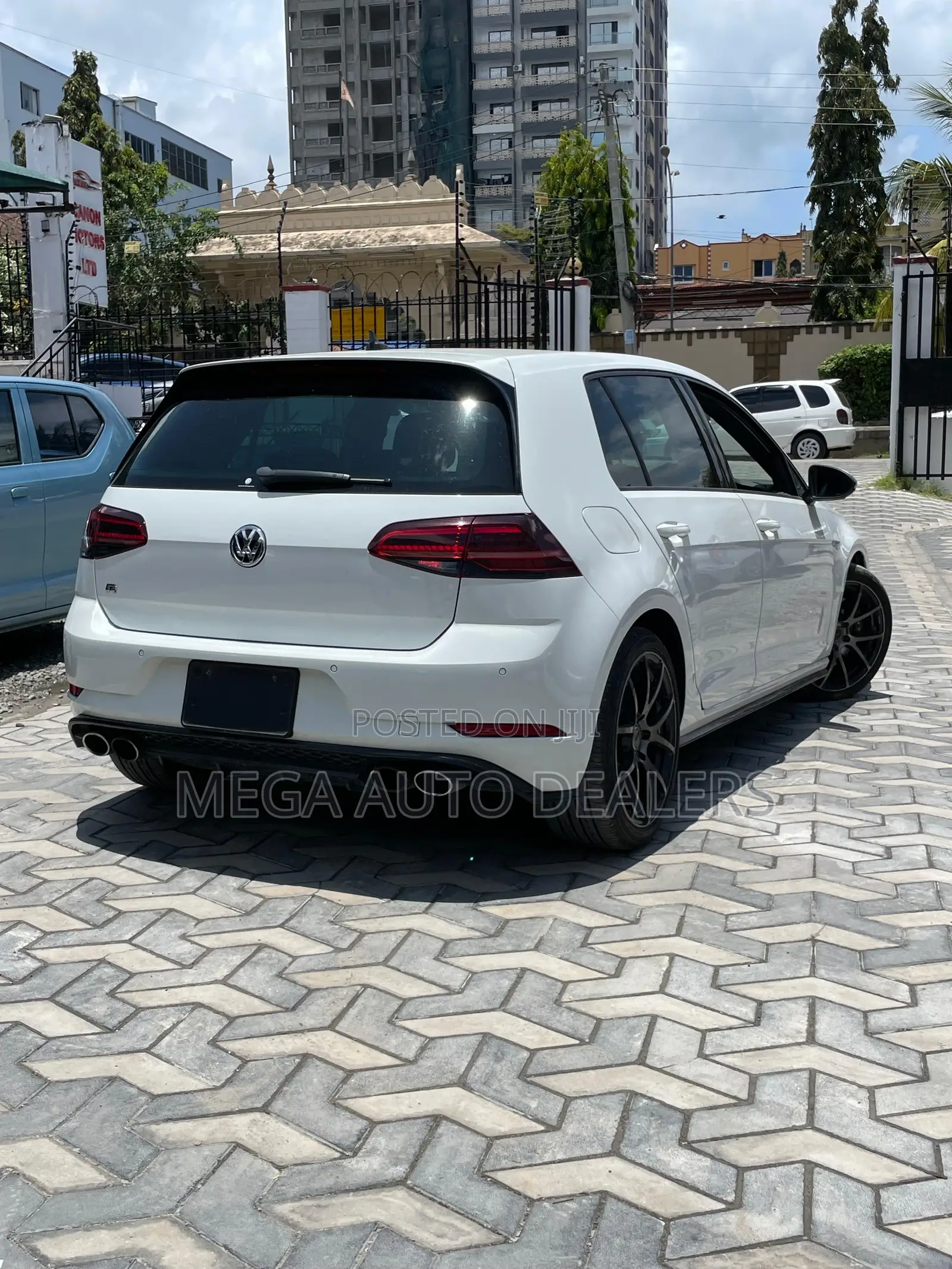 Volkswagen Golf R 4-Door w/DCC & Navigation 2019 White