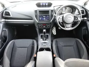 Subaru Impreza 2.0i Premium AWD Hatchback 2018 Off white