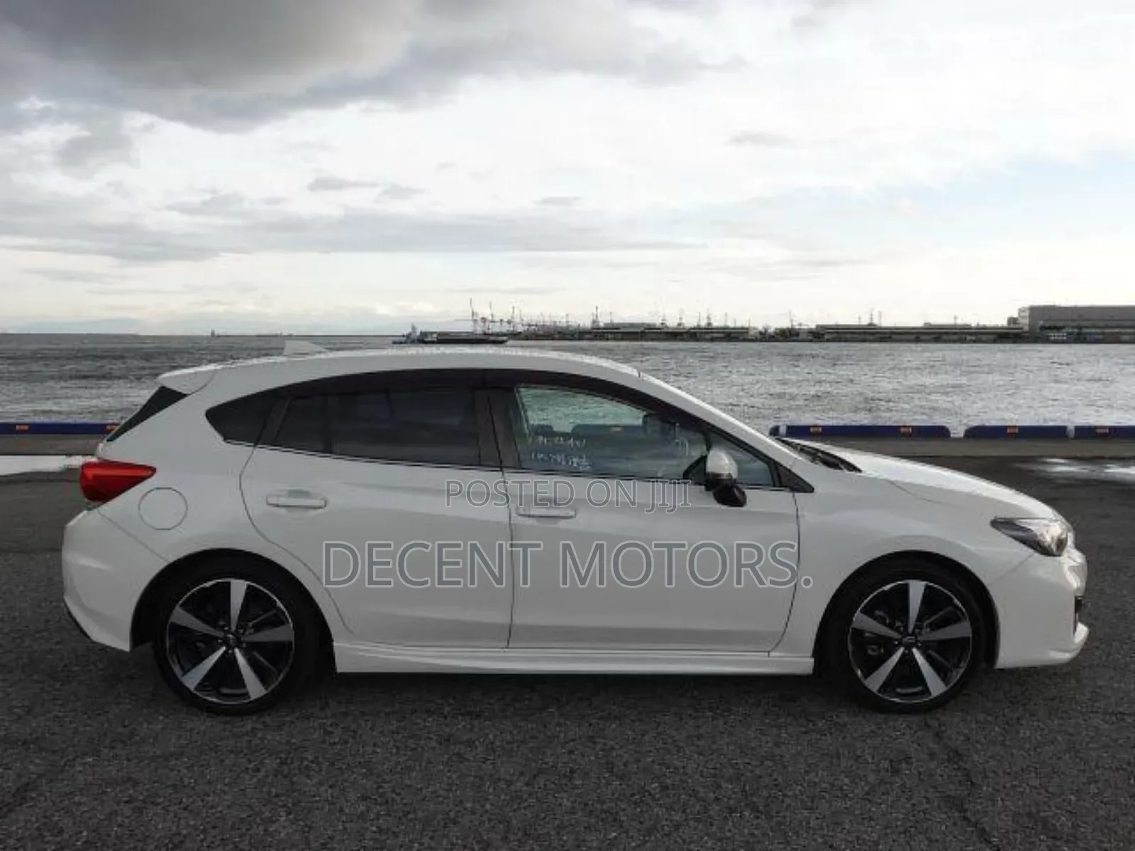 Subaru Impreza 2.0i Premium AWD Hatchback 2018 Off white