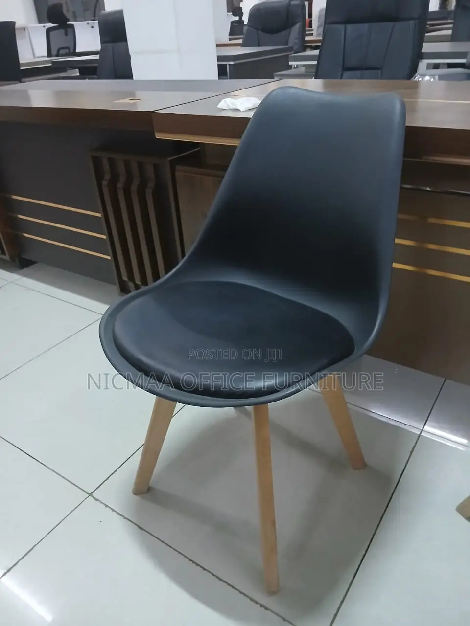 Armless Padded Eames Seat