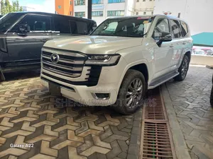 Toyota Land Cruiser LC300 2022 White