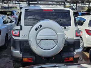 Toyota FJ Cruiser 2017 White