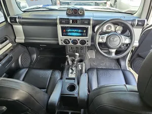 Toyota FJ Cruiser 2017 White