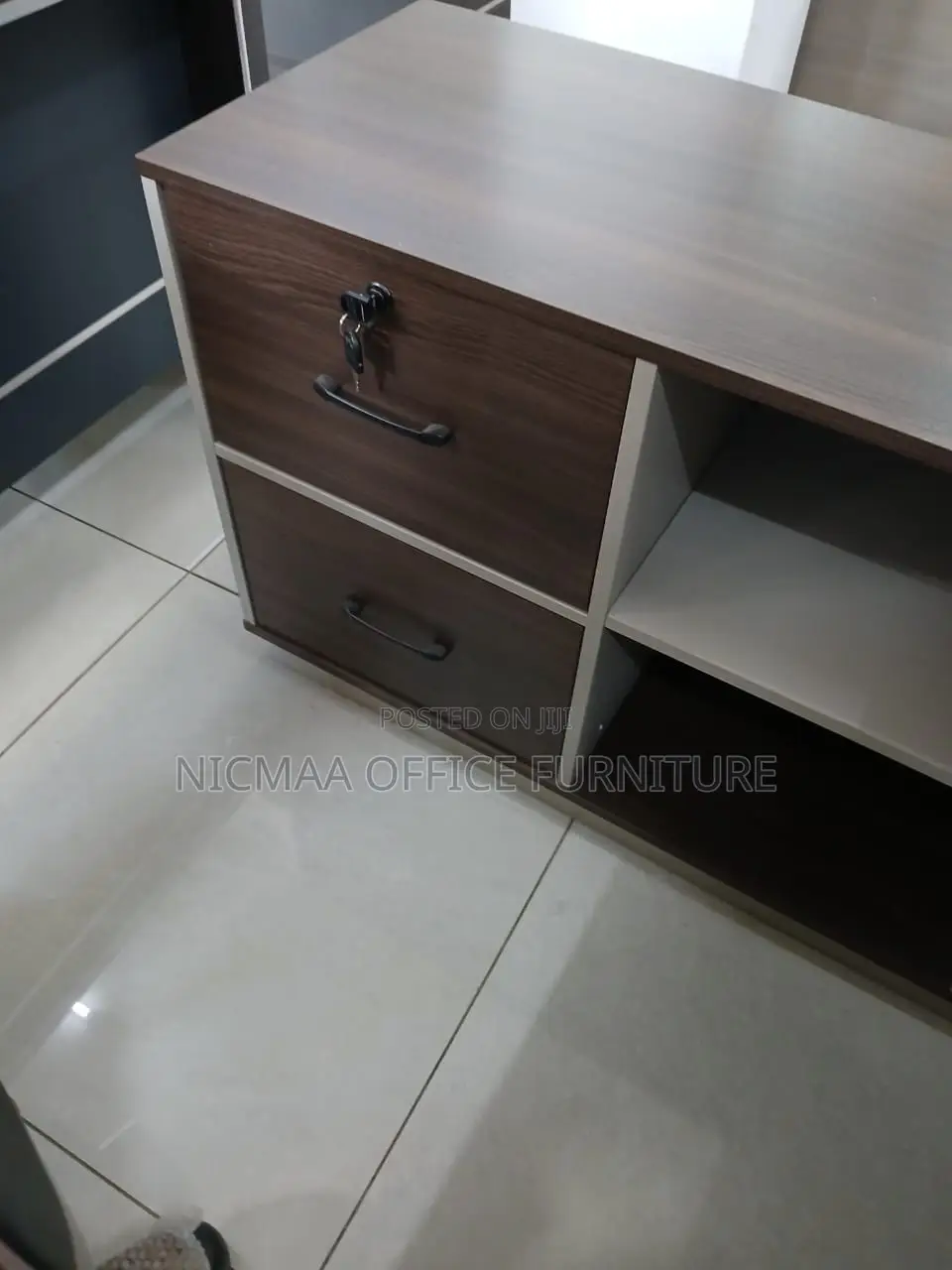 Two-Tone Finish With Side Advanced Desk