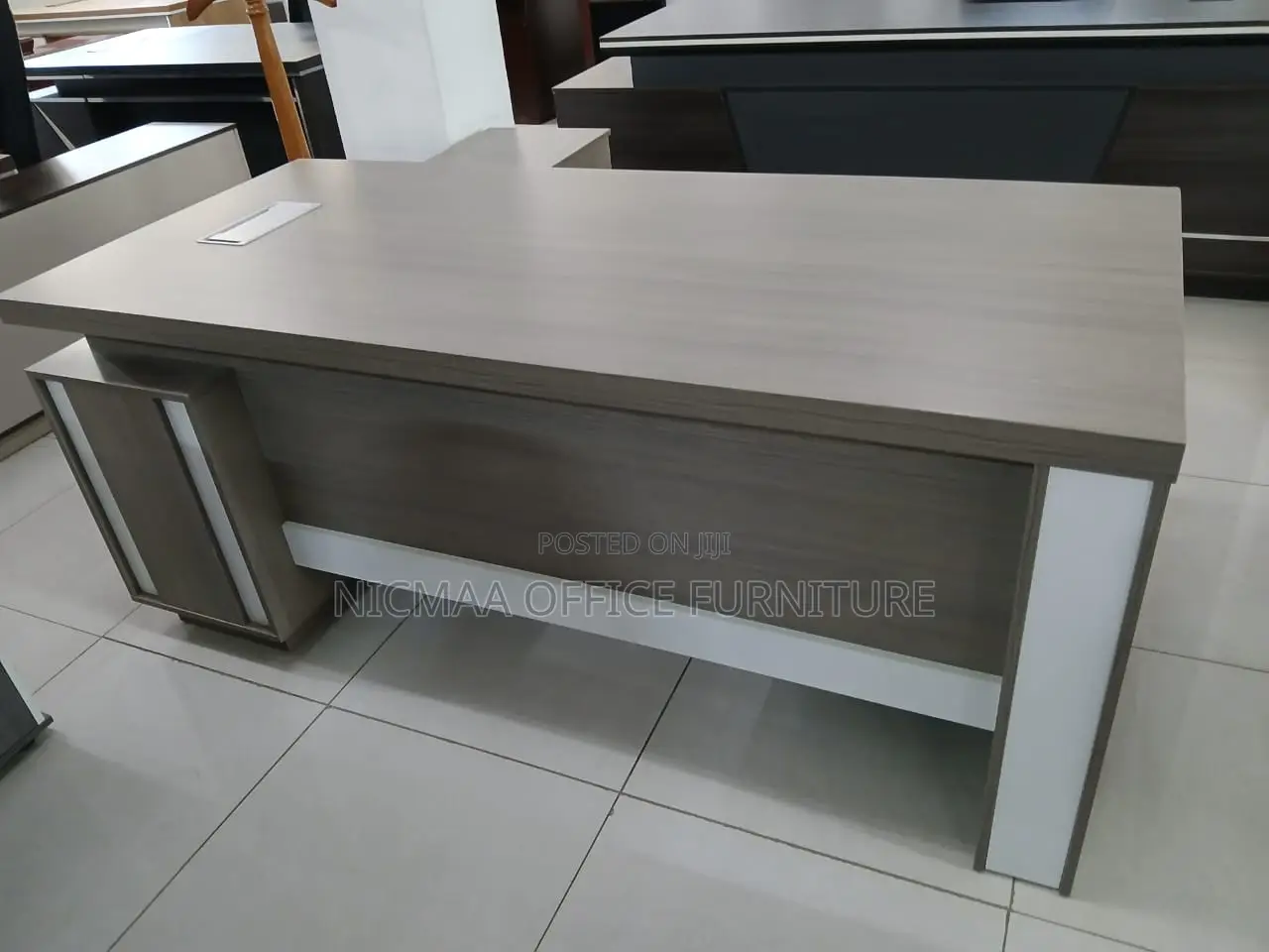 1600mm Gray Finish With White Accents Advanced