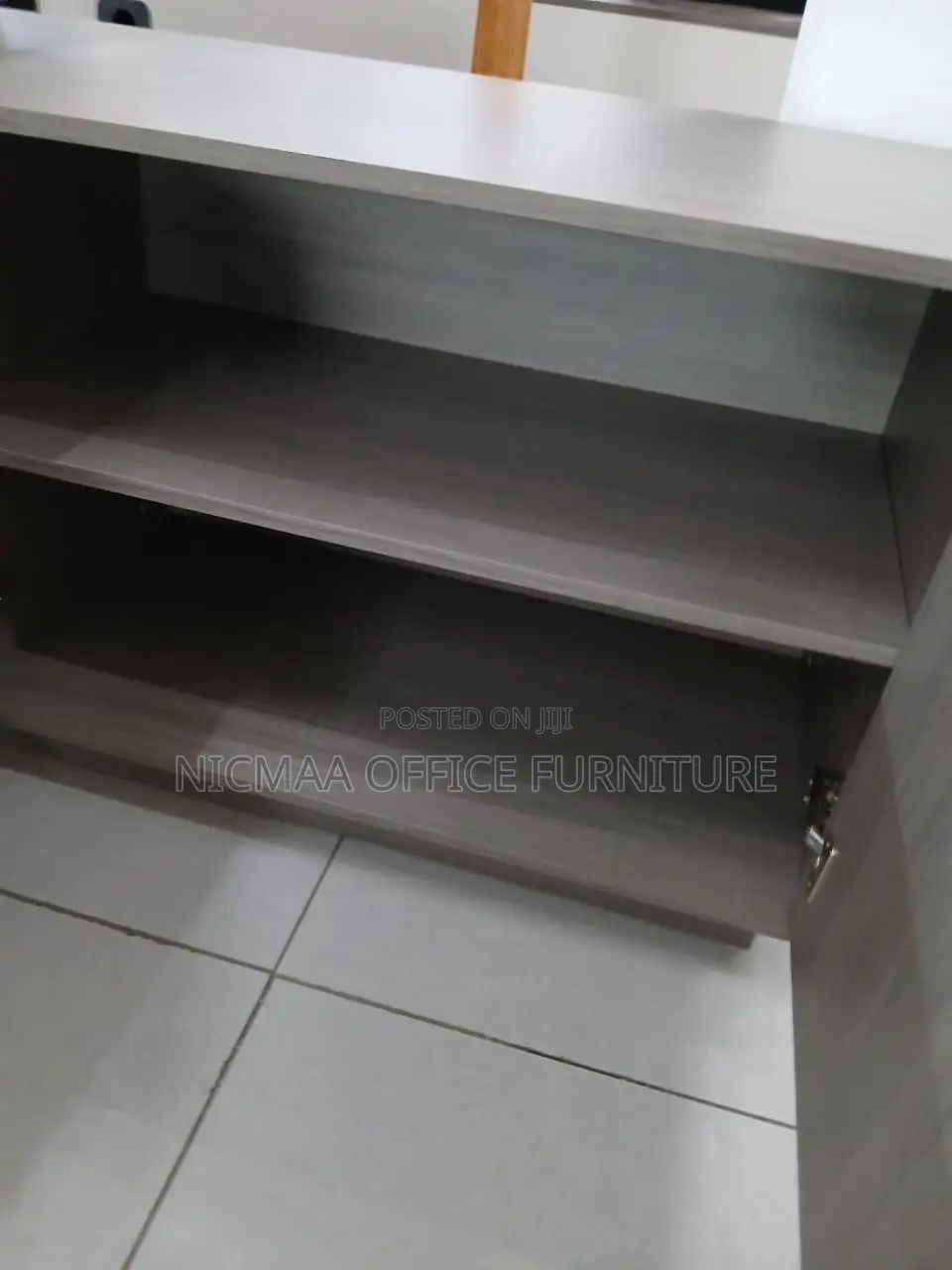 1600mm Gray Finish With White Accents Advanced