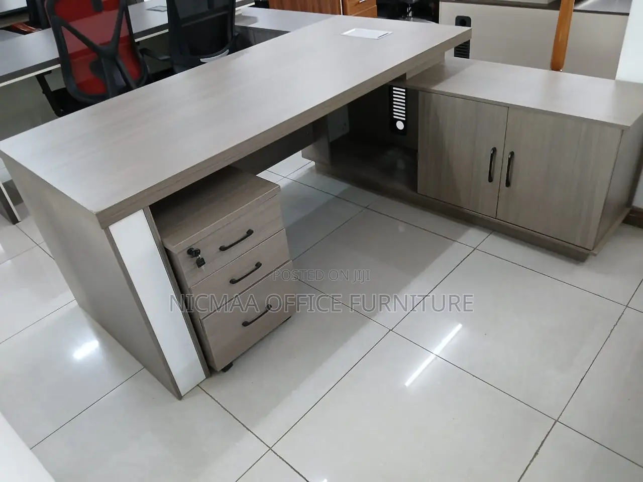 1600mm Gray Finish With White Accents Advanced
