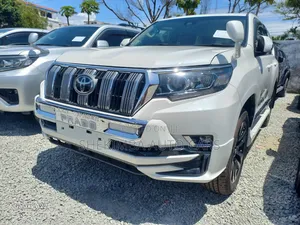 Toyota Land Cruiser Prado 2.8 2019 White