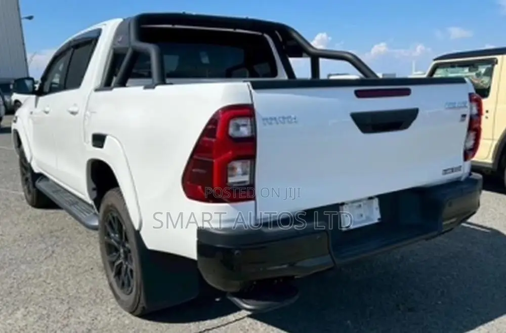 Toyota Hilux Revo Double Cab Deisel 2.4 AWD 2022 Pearl
