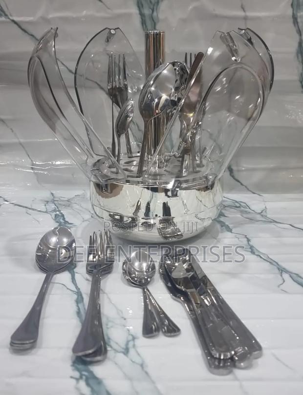Rotating Luxury Crystal Dome Shape Cover 24pc Cutlery Set