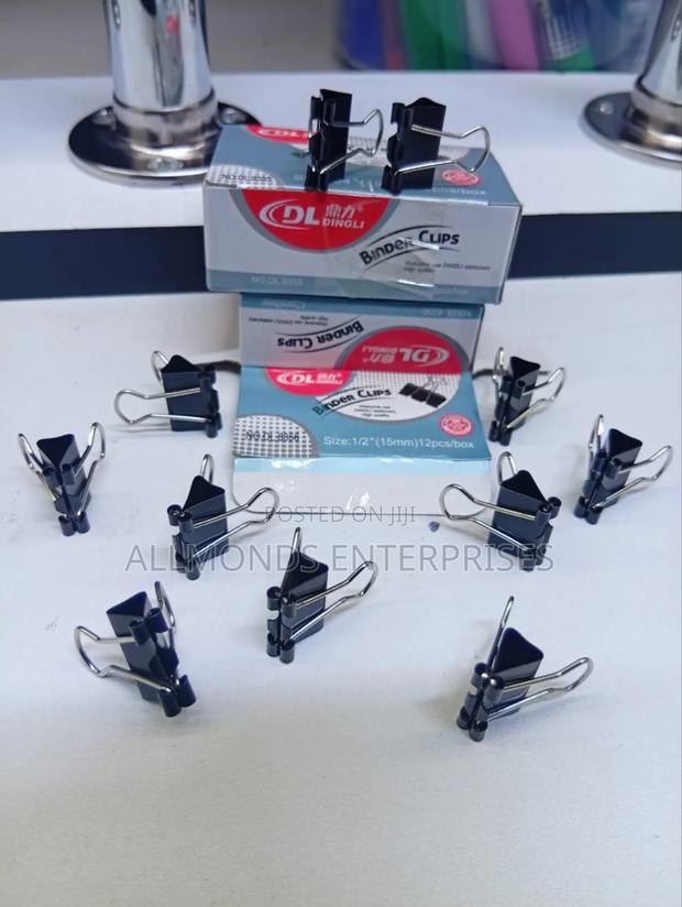 A Packet of 12 Pieces Binder Clip 1/2 Inch- 15mm