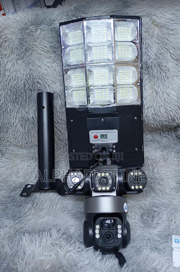Solar-Powered With Floodlight and PTZ Motion Tracking 4g CCTV Camera