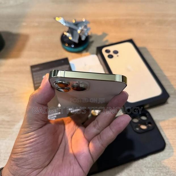 Apple iPhone 13 Pro Max 256 GB Gold - thumbnail 3