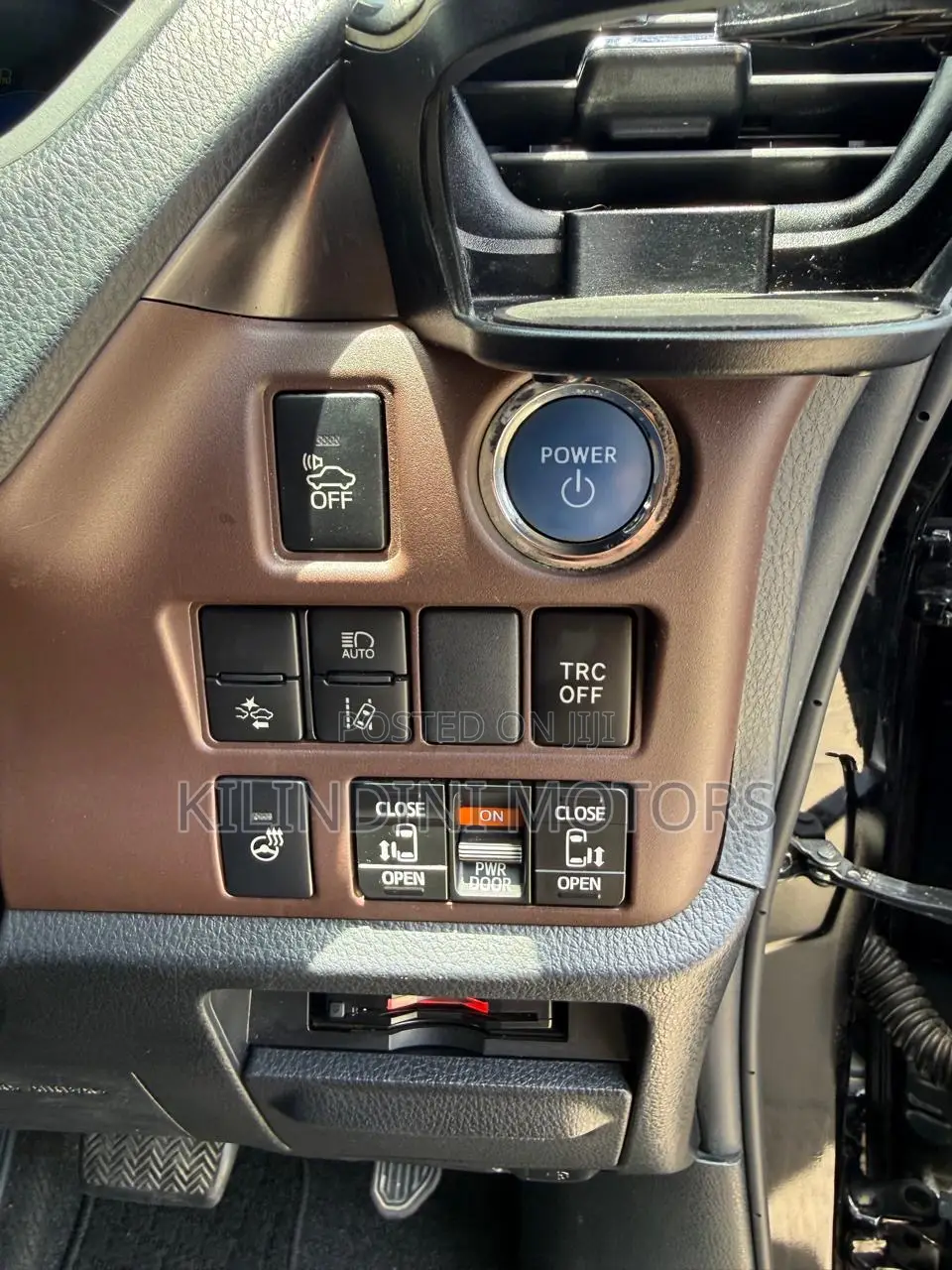 Toyota Esquire 2019 Purple