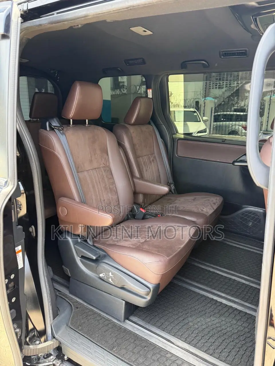 Toyota Esquire 2019 Purple