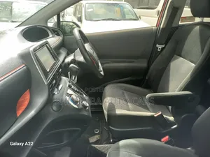 Toyota Sienta 2019 Red