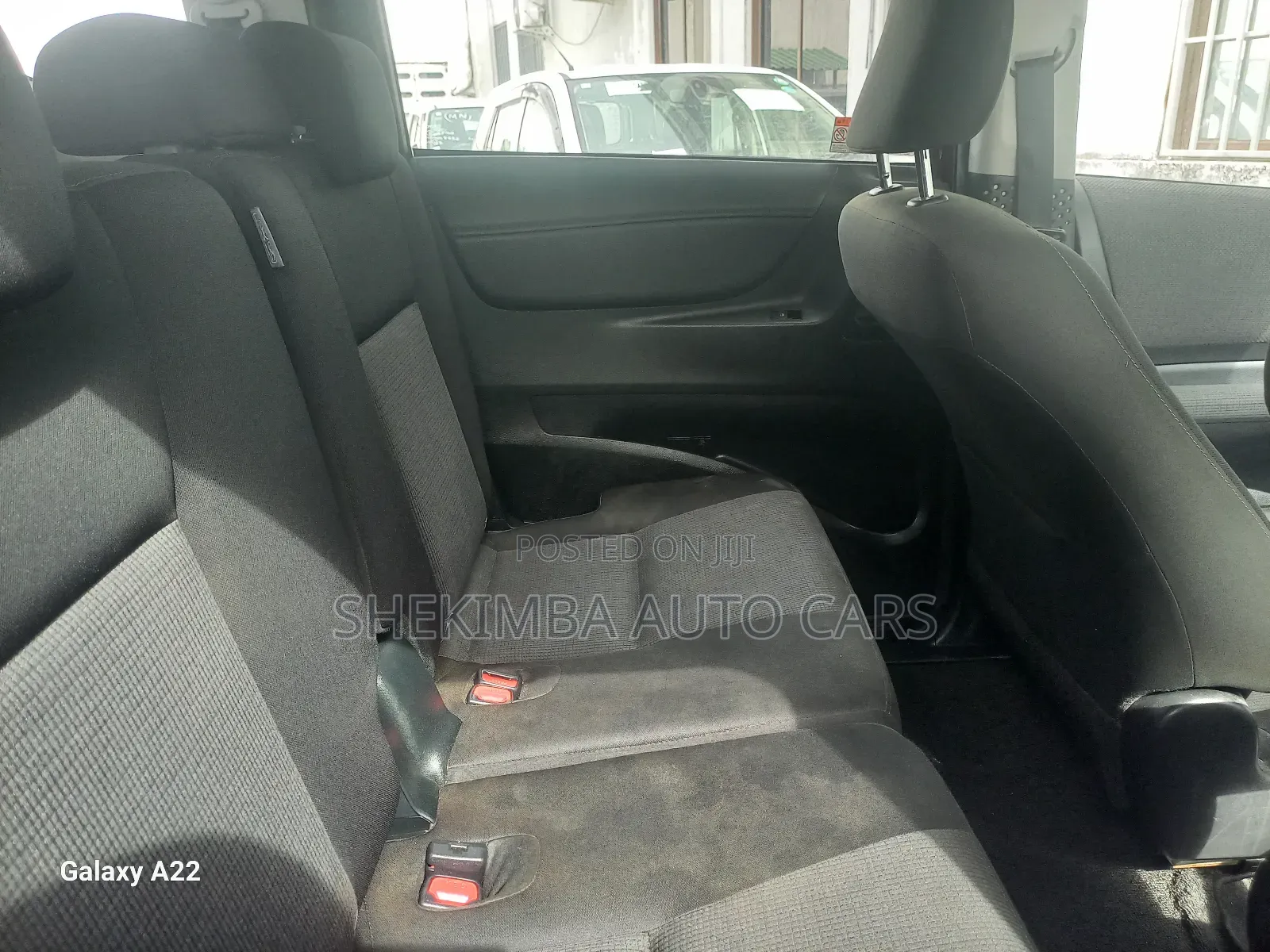 Toyota Sienta 2019 Red