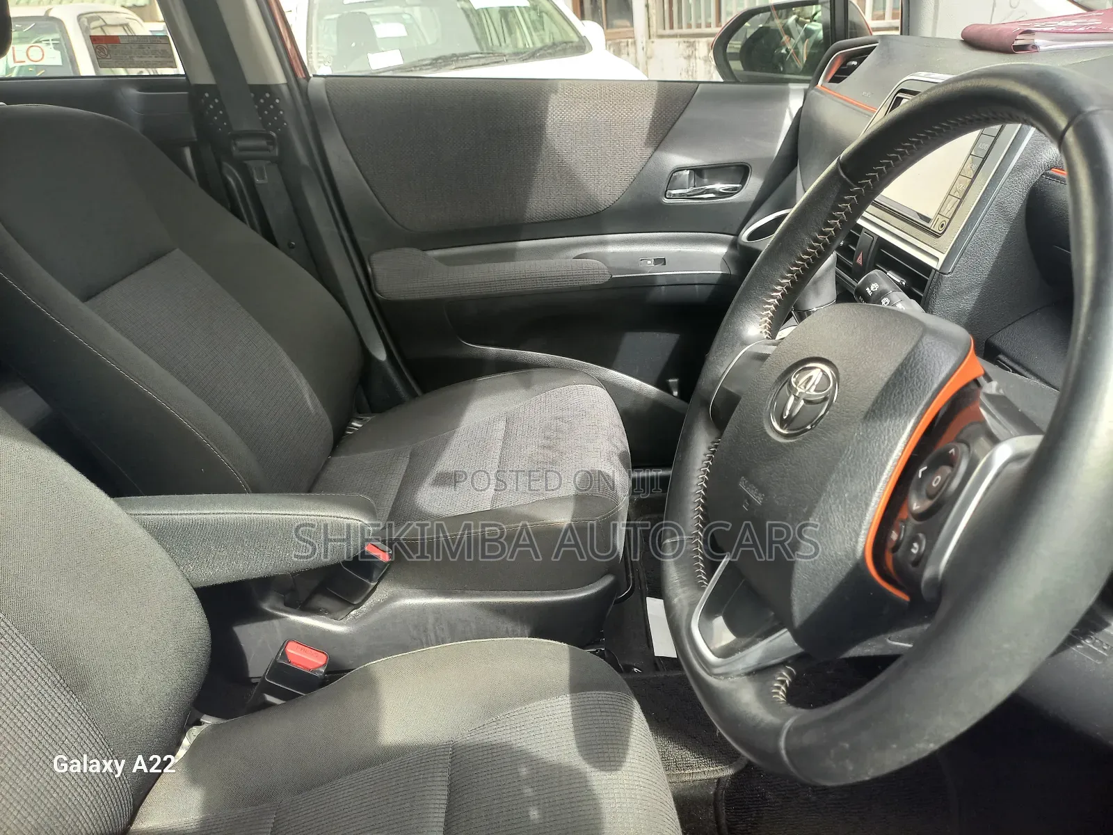 Toyota Sienta 2019 Red
