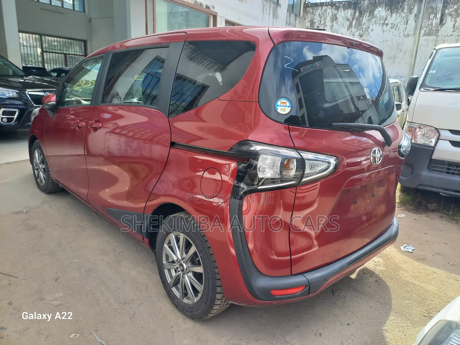 Toyota Sienta 2019 Red