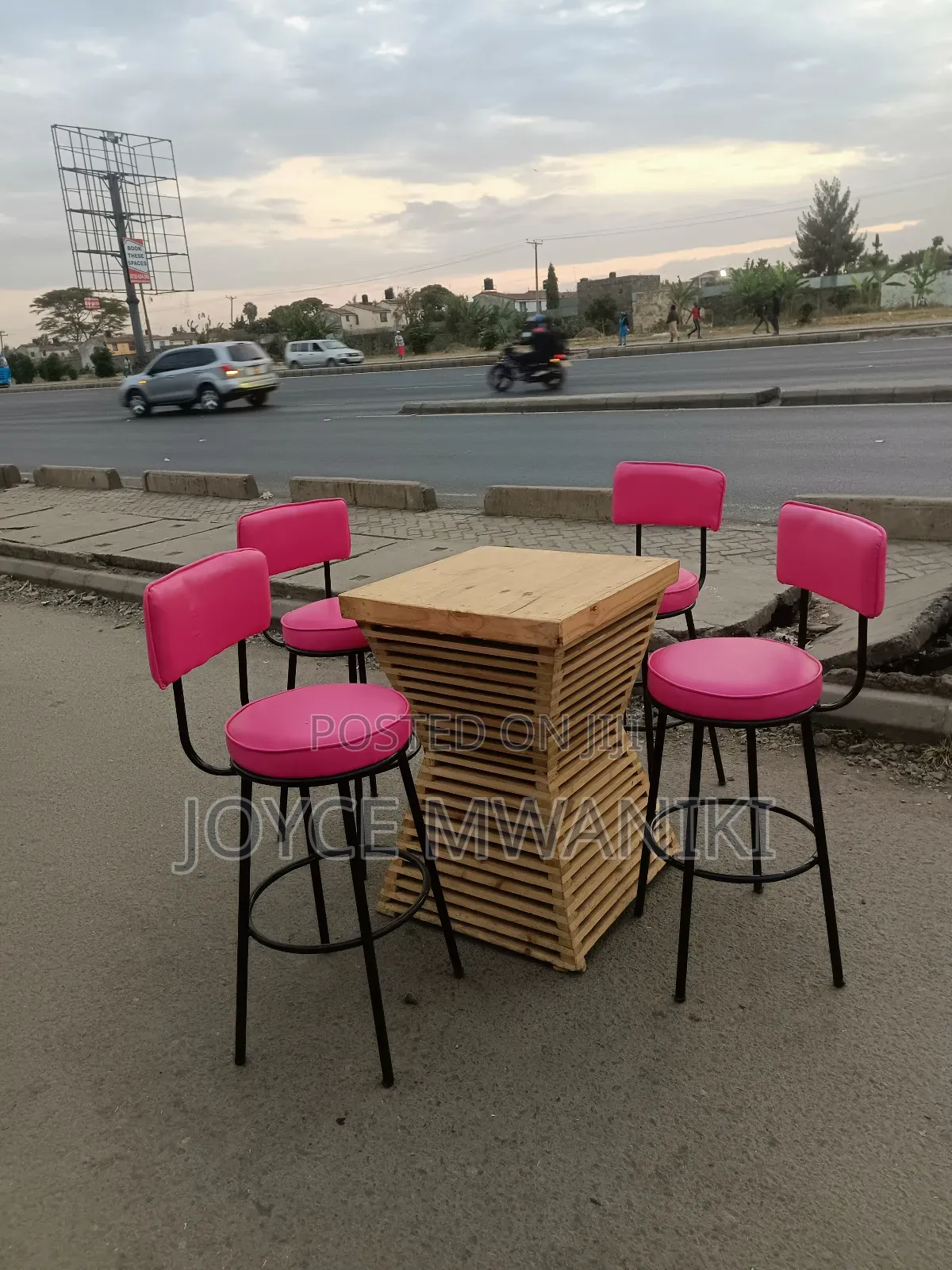 Bar Set of 4 Stools and Pallet Table 