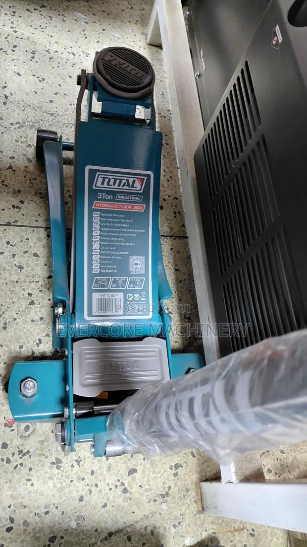 3tonne Hydraulic Floor Jack Total Brand Heavy Duty - main view