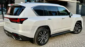 Lexus LX LX 600 2023 White