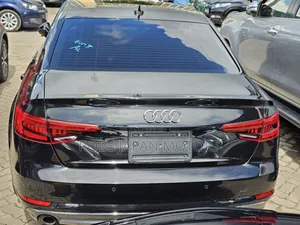 Audi A4 2.0T ultra Premium FWD 2017 Black