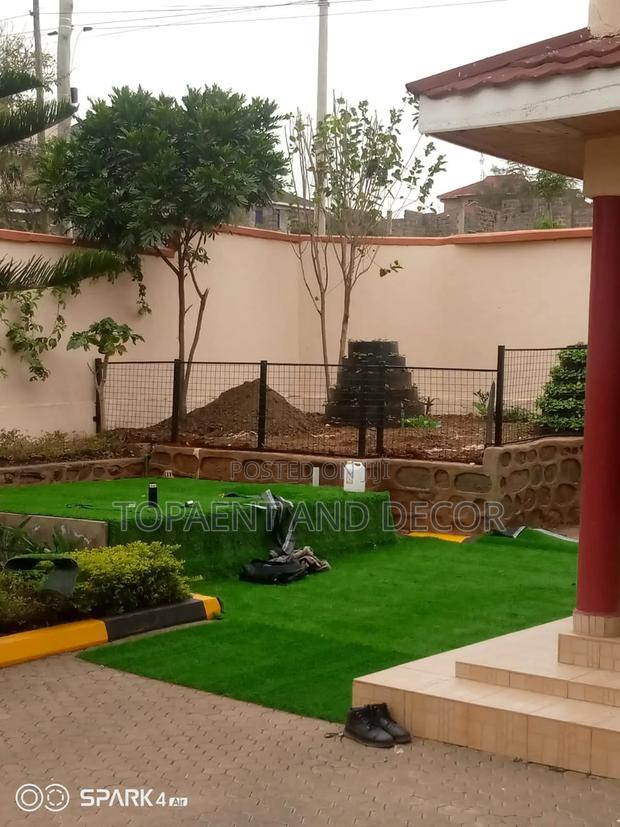 Realistic Green Turf for Home Compound Decoration