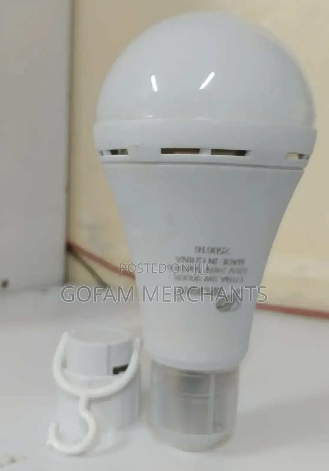 A Pack of 5 Intelligent Emergency Bulbs 9 Watts