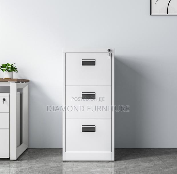 Durable 3-Drawer Metallic Office Filing Cabinet Unit - thumbnail 6