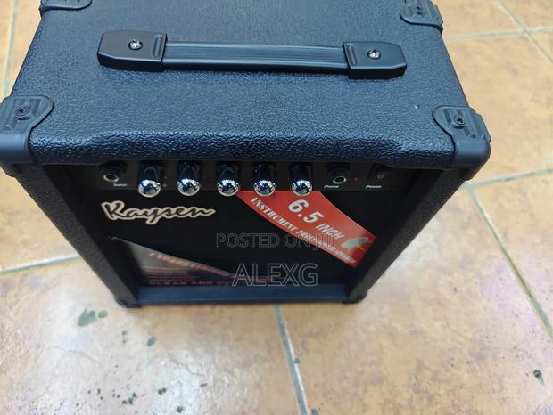 Bass Guitar Amplifier - thumbnail 3