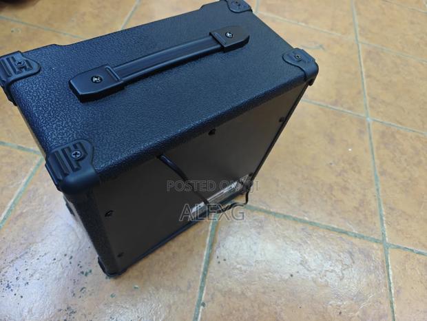 Bass Guitar Amplifier - thumbnail 4