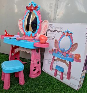 Make Up Desk - main view