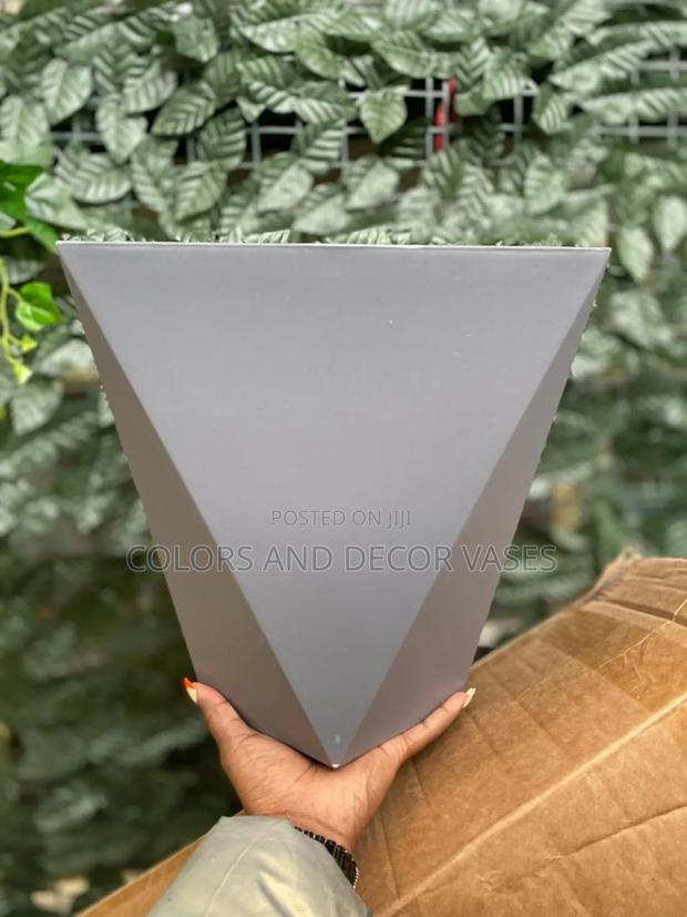 Big 10 Litre Gray Hard Plastic Vase - main view