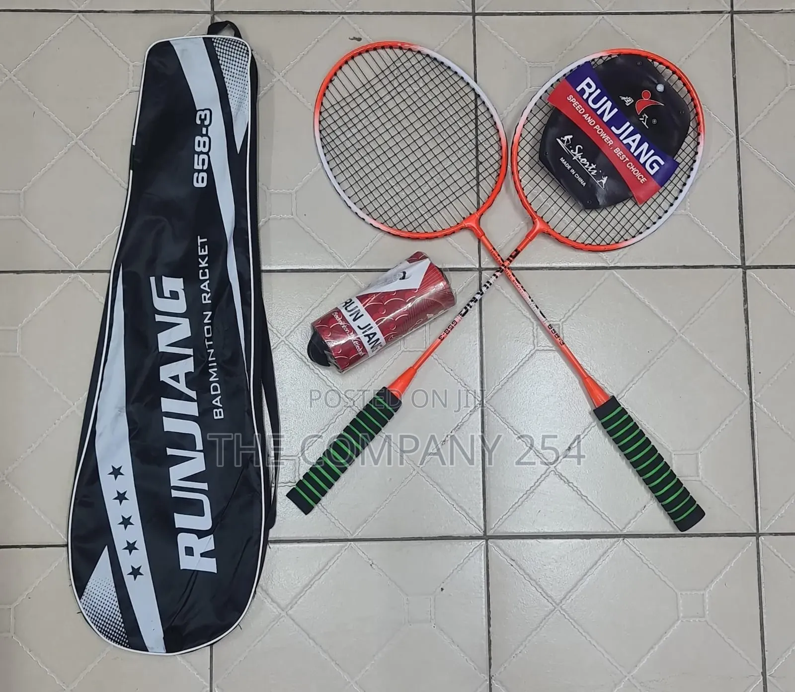 Bardminton Playing Ratched With 3 Shuttle Cocks Avilable