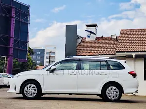 Toyota Corolla Fielder 1.5 Hybrid FWD 2018 White
