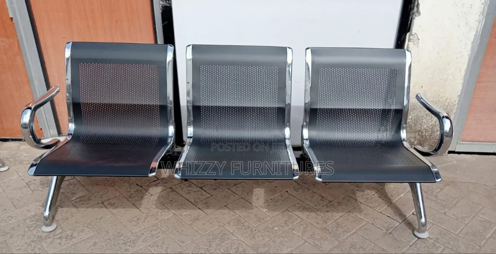 Three-Seater Waiting Chair With Chrome-Plated Armrests and Legs