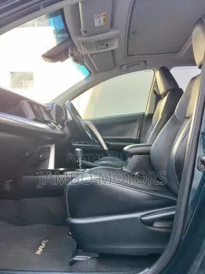 Toyota RAV4 LE 4dr SUV (2.5L 4cyl 6A) 2018 Gray