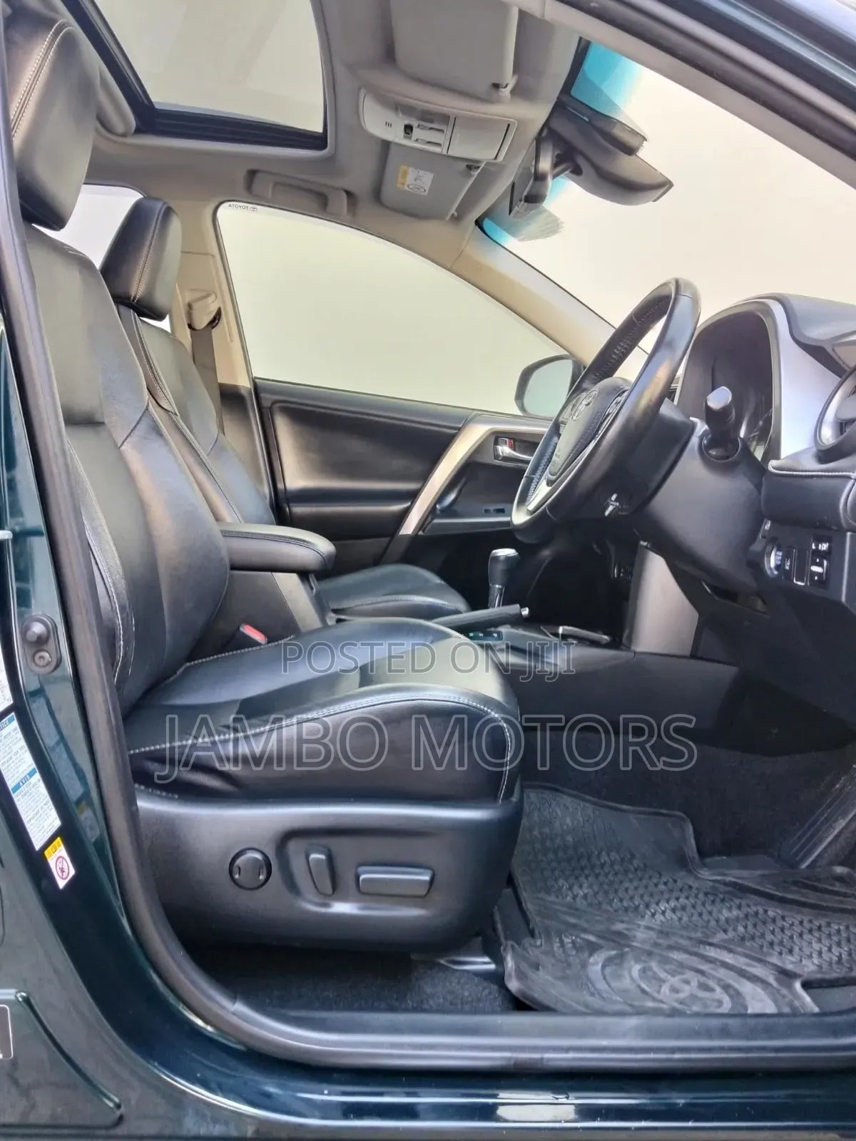 Toyota RAV4 LE 4dr SUV (2.5L 4cyl 6A) 2018 Gray